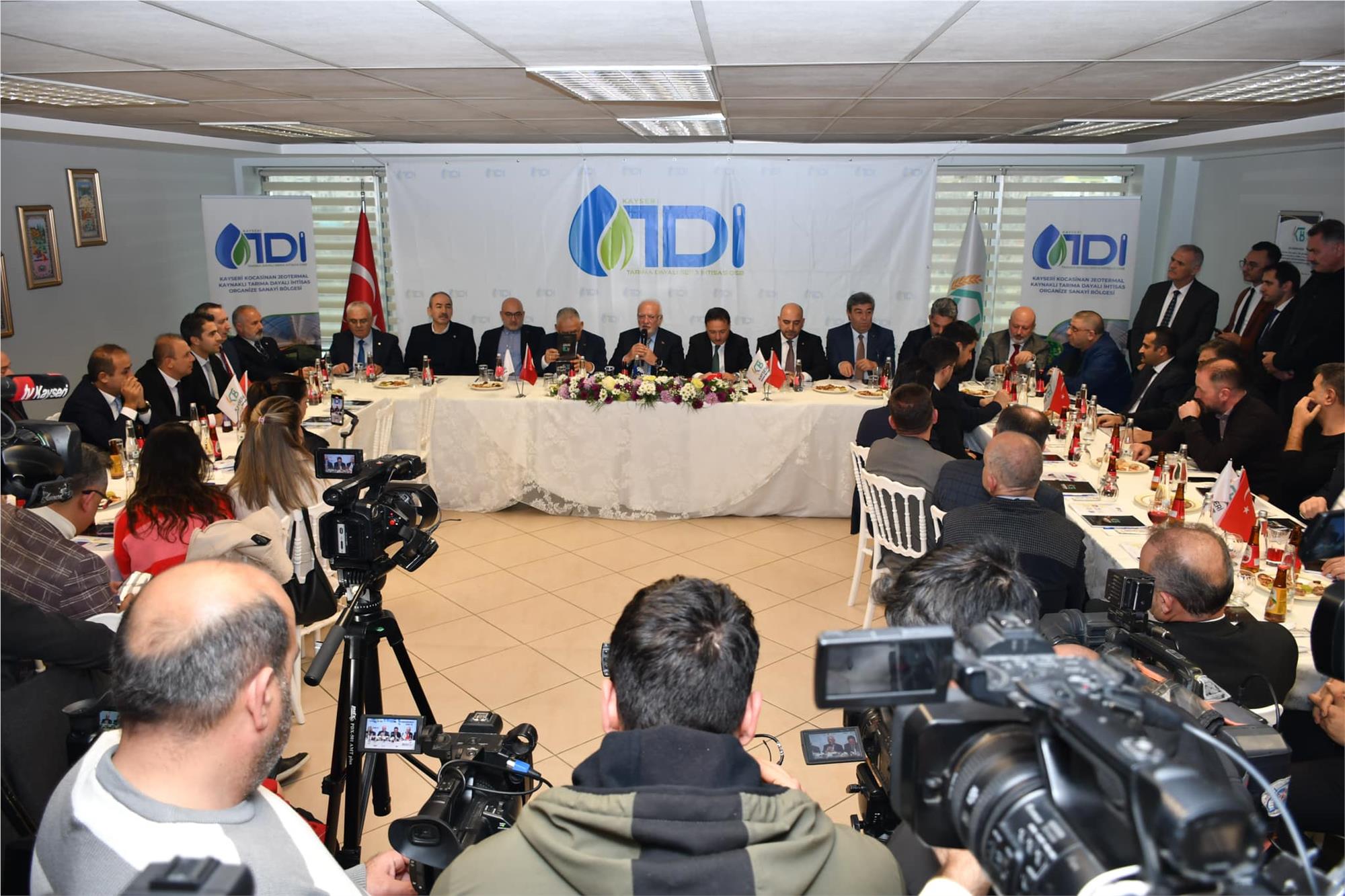 Kayseri TDİOTB’de Bilgilendirme Toplantısı ve Saha İncelemesi Gerçekleştirildi Kayseri TDİOTB’de Bilgilendirme Toplantısı ve Saha İncelemesi Gerçekleştirildi