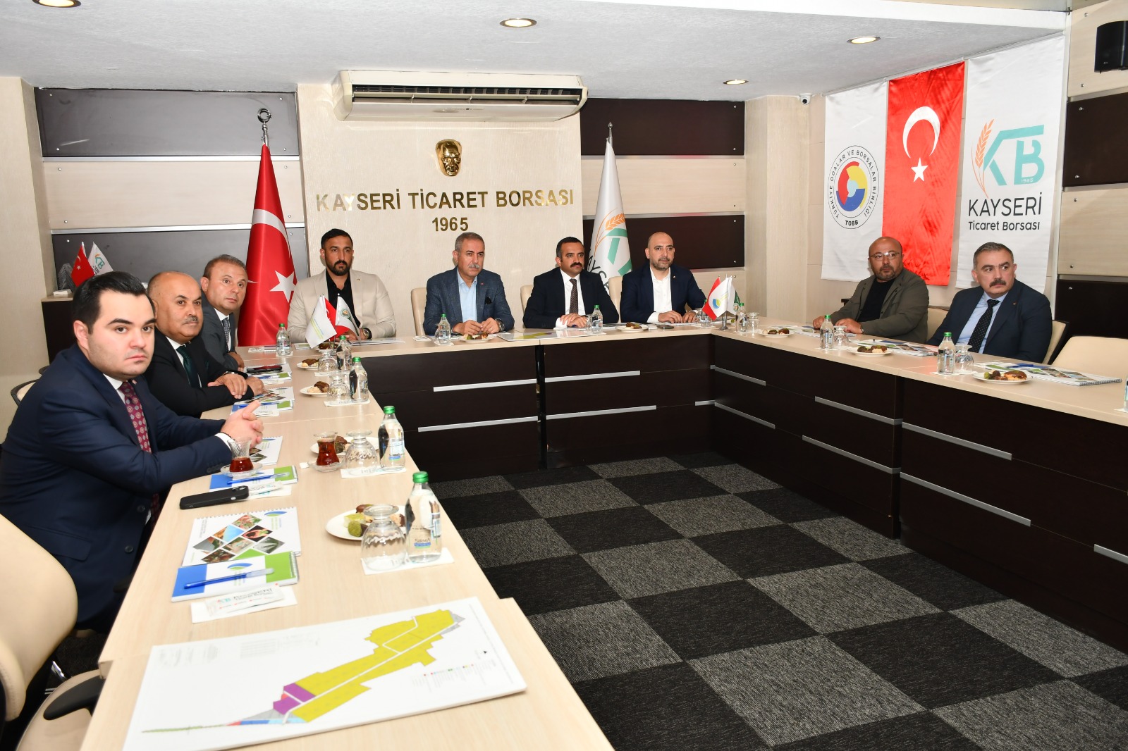 SİVAS HEYETİ, TÜRKİYE’NİN YENİ NESİL TARIM MODELİNİ YERİNDE İNCELEDİ SİVAS HEYETİ, TÜRKİYE’NİN YENİ NESİL TARIM MODELİNİ YERİNDE İNCELEDİ